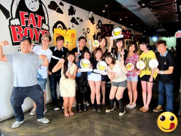 Bloggers Make Their Own Burgers at Fat Boy’s
