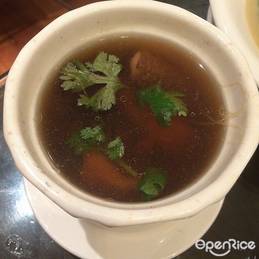 三盅两件