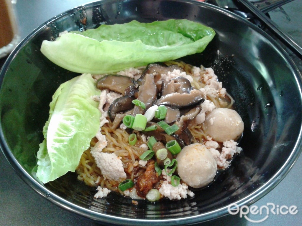 ET Mushroom Minced Pork Noodles - The Unusual Coffeeshop