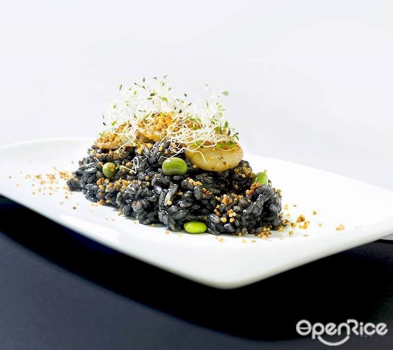 Monochrome Fusion Bistro