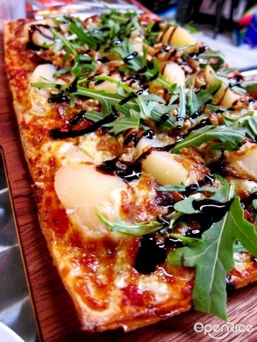 Crust Gourmet Pizza Bar