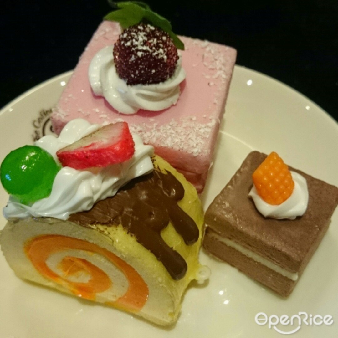 The Coffee Bean & Tea Leaf's Menu American Halal Café in City Hall Suntec City Singapore