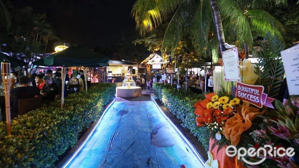 Mel's Place Bar & Bistro