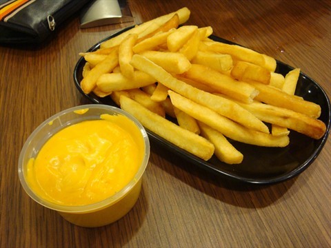 Fries with cheese dip <3
