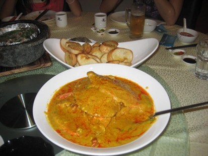 Curry Crab with delicious toasted garlic bread