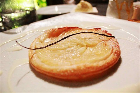 Fine apple and franipane tart