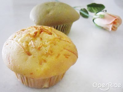 Cheese and green tea muffins