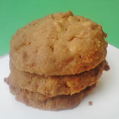 Crunchy macadamia cookies