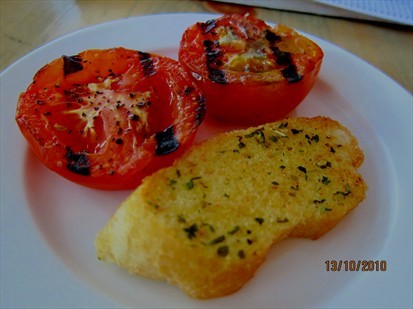 garlic bread & grilled tomatoes