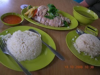 A satisfying chicken rice meal!