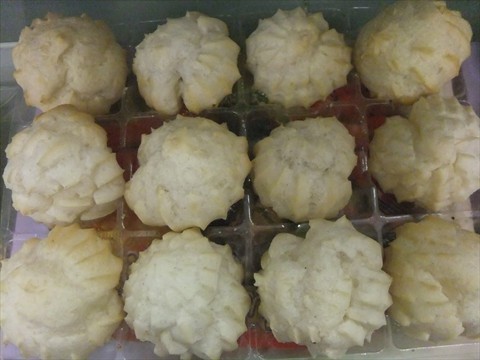 durian puffs.