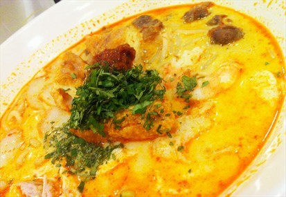 Laksa with chicken & cockles