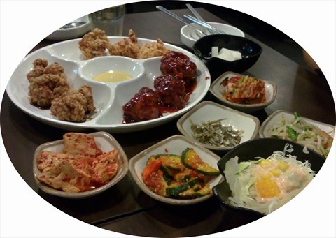 Fried Chicken Sampler Set with the side dishes
