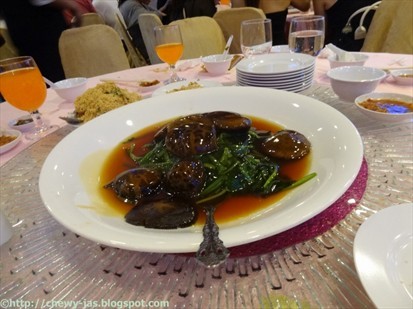 Braised Abalone with Spinach