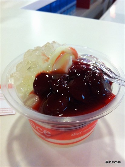 Large Frozen Yogurt with toppings