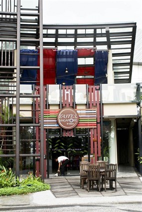 Tastes of Singapore (Imbiah Road)
