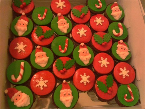 Petite Christmas Cupcakes