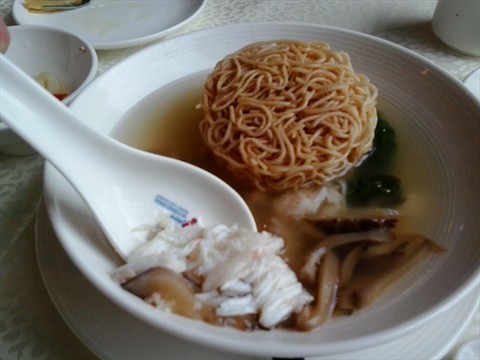 Crispy Thread Noodles with Crab Meat in Supreme Stock