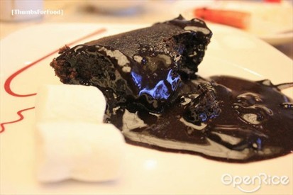 Warm chocolate cake with vanilla icecream