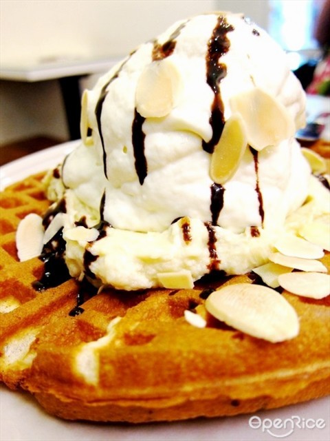 Waffle+Ice Cream+Durian Topping (Whole) ($8.50)