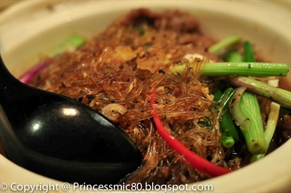 Black pepper beef with glass noodles.