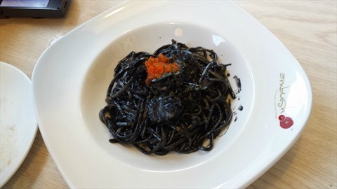 Baby Scallop & Flying Fish Roe - Squid Ink Sauce