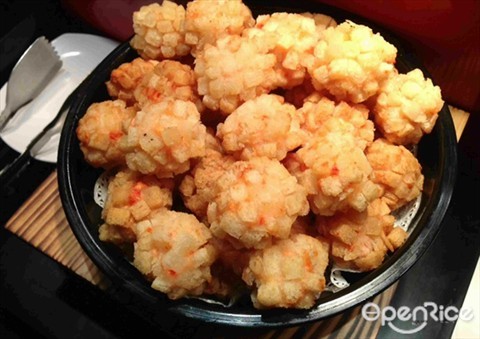 The deep fried prawn ball wrapped with crunchy mini bread cube nice !