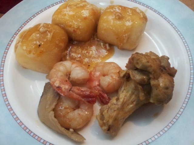 Chili crab with buns & other hot dishes
