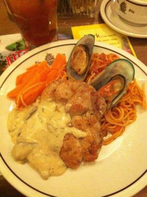 Grilled Chicken Chop & Mussels with Pasta
