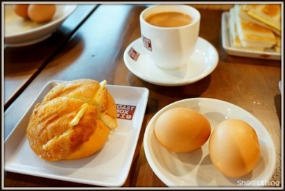 Bo Lo You set @ $4.80 (Include hot tea/coffee, 2 eggs and 1 Bo Lo Bao)