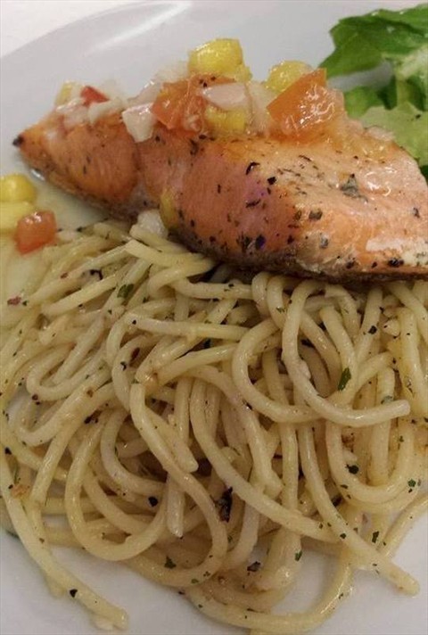 Spaghetti Aglio e Olio With Grilled Salmon