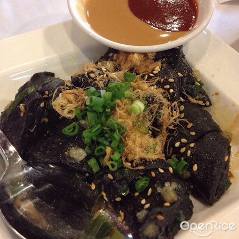 squid ink rice noodle roll