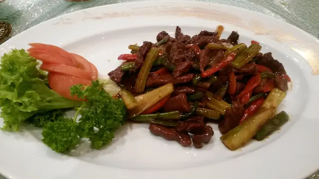 Wok fried vension with capsicum in black pepper sauce