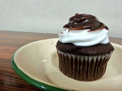 Chocolate Meringue Cupcake
