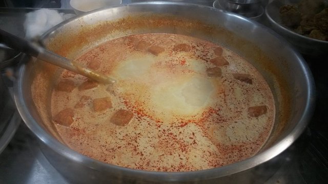 Cooking the laksa gravy