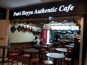 Putri Hayyu Authentic Cafe