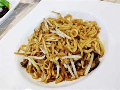 Braised Ee Fu Noodles With Conpoy And Enoki Mushroom