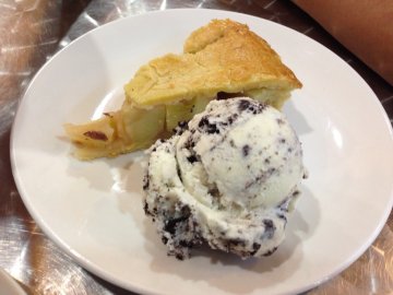 apple pie with cookie ice cream