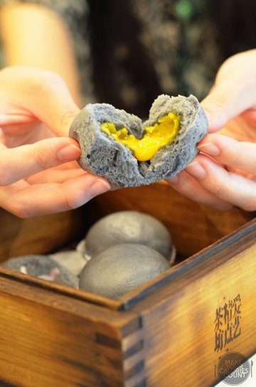 Salted egg yolk bun