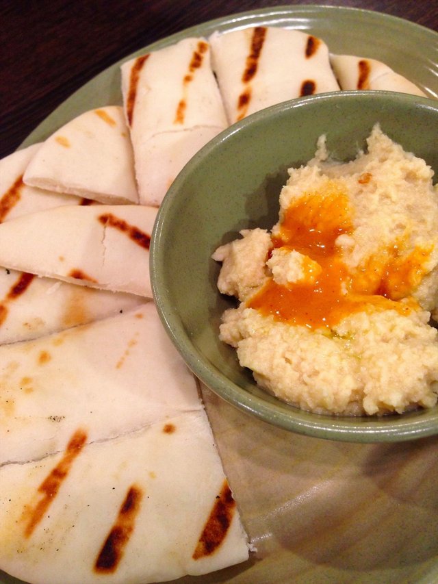 Naan with Hummus