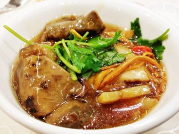 Steamed Sakura Chicken With Cordyceps Flower And Black Mushroom