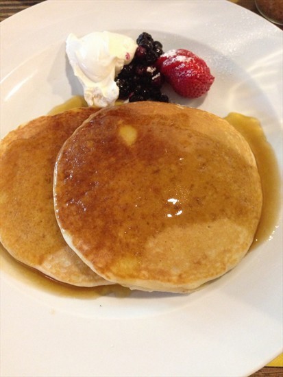 berries pancake with maple butter