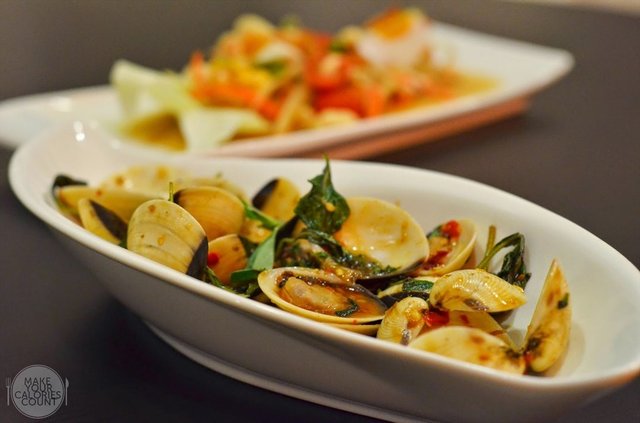 Hoay Pad Prik Pao, White Clams Flambe with Chef's Stock and Thai Chilli Jam | S$14.80/++