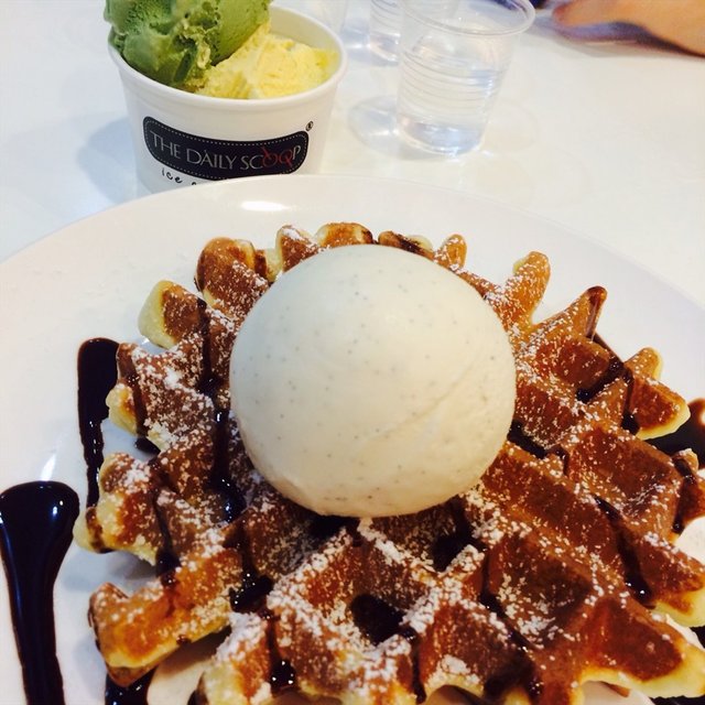 vanilla:) you can see the tiny specks from the pod