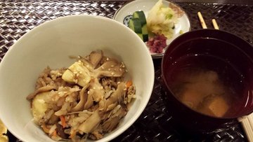 #8 gohan – chicken shimeji mushroom rice
