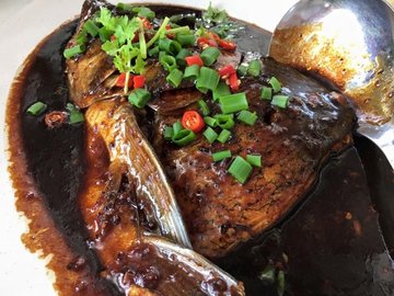 S$15 black bean sauce song fish head 松鱼头