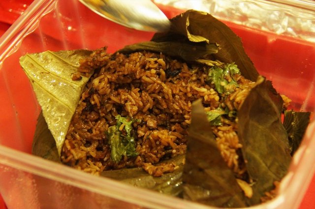 Fried Rice with Chinese Sausage in Lotus Leaf