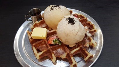 Waffle With Add on Ice Cream (Gula Melaka and Strawberry Cheesecake)