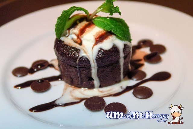 Chocolate fondant with ice cream
