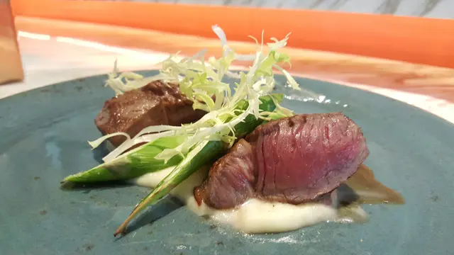 Sirloin with Asparagus and Red Wine Sauce